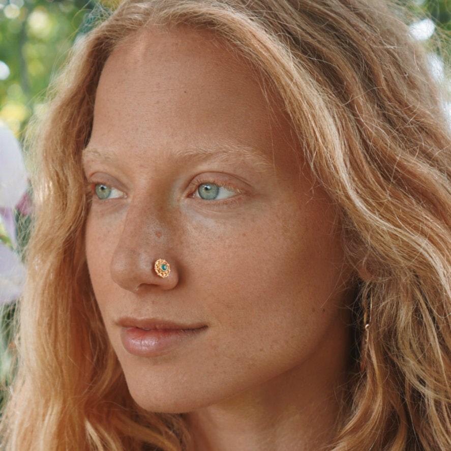 Geometric Flower With Gemstone Nose Stud (Code: NS10)