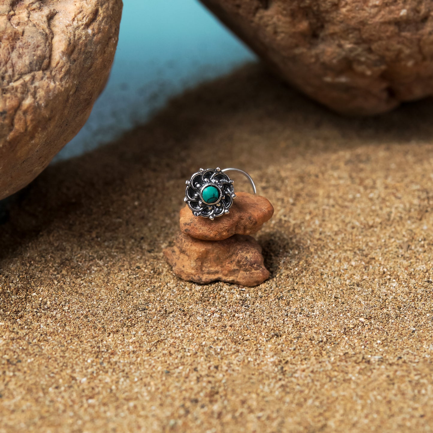 Geometric Flower With Gemstone Nose Stud (Code: NS10)
