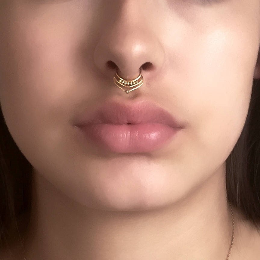 Three-Layered Arch And Dot Fake Septum Piercing (code: SF31)