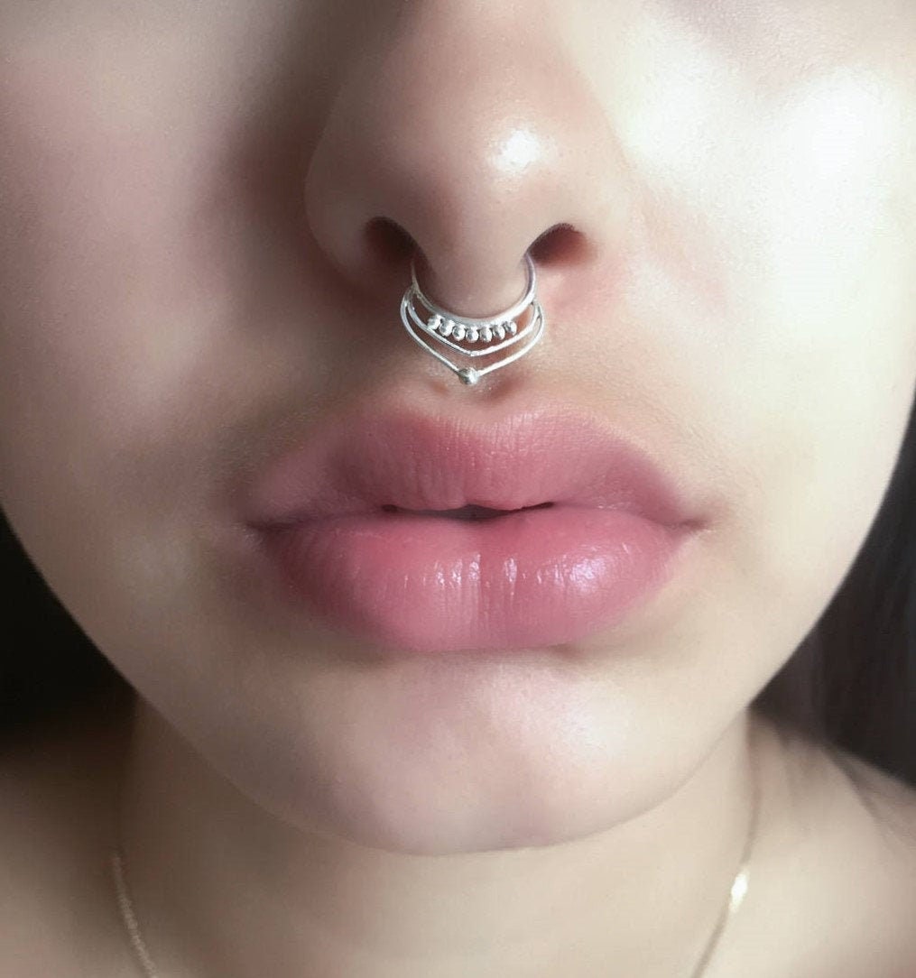 Three-Layered Arch And Dot Fake Septum Piercing (code: SF31)